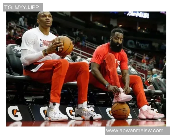 火箭核心哈登季后表现持续低迷，球迷呼吁管理层考虑交易选项